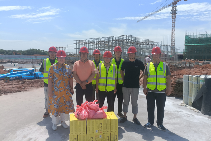 炎炎夏日送清涼，滴滴關懷沁人心