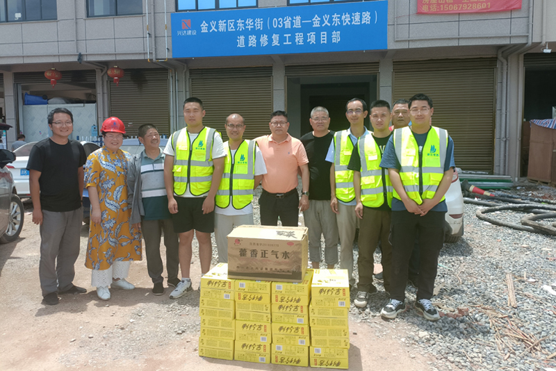 炎炎夏日送清涼，滴滴關懷沁人心